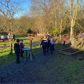 Dosbarth 3 Leaf Art & Investigation